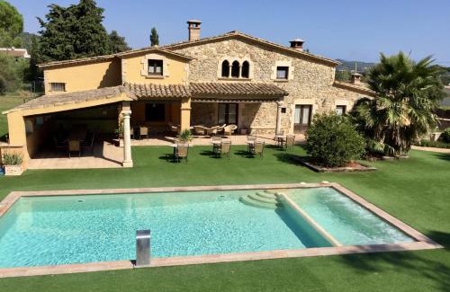 Mont-Ras Ski Chalet | Casa Mas Molines con piscina, jacuzzi y barbacoas