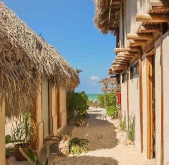 El Cuyo Hotel | Casa Mate BeachFront Cabañas El Cuyo