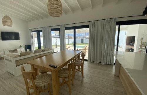 Tandil Villa | Casa Mercedes, casa privada a estrenar alquiler todo el año, con pileta climatizada solar de noviembre a marzo