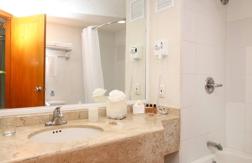 Colonia Centro Hotel | Casa Mexicana Cozumel