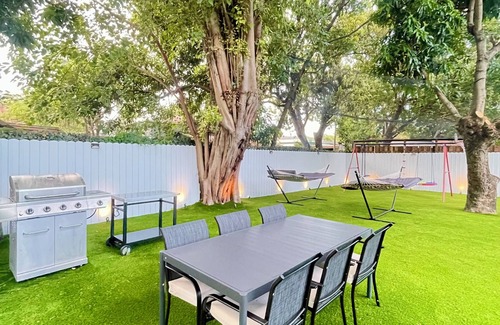 Allapattah House | Casa-Mia: 2BR/2BA/6PPL Pool & Parking at 10 Mins to Wynwood- Super Clean & Chic