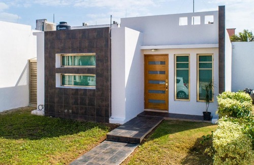 Chetumal House | Casa moderna en segura Residencial Hacienda Chetumal