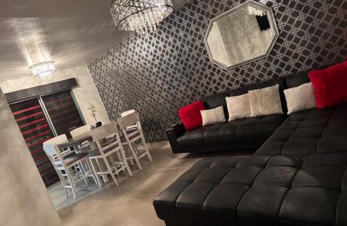 Carlos Pacheco 4 House | Casa moderna y elegante en el corazón de Ensenada!