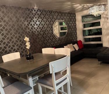 Carlos Pacheco 4 House | Casa moderna y elegante en el corazón de Ensenada!