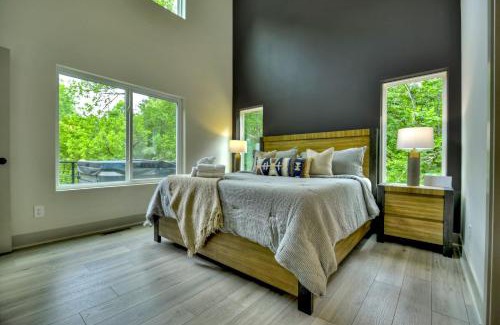Blue Ridge Villa | Casa Moderne - Cozy modern vibes plus a hot tub
