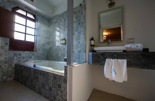 Lafayette Hotel | Casa Monraz