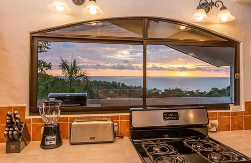 El Cerro House | Casa Moreno - Spectacular Views, Close to Beaches, Marina, Tours, Shopping!