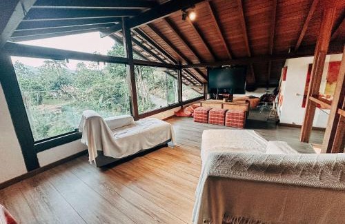 Petropolis House | Casa na Serra com 7 Suites em Correas - Petrópolis