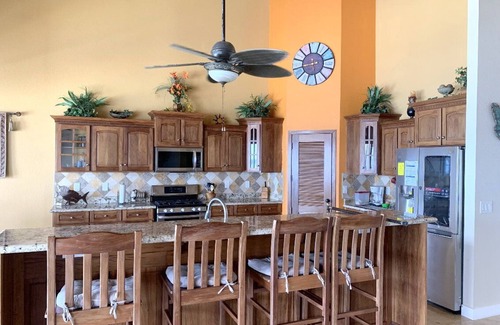 Isla de Utila House | Casa Naranja - Upscale Living with a Private Pool