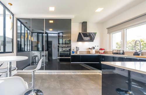 Charneca de Caparica e Sobreda Ski Chalet | Casa Nilo Design - Villa with pool near the beach