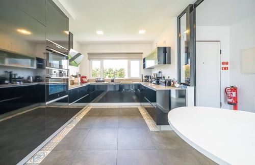 Charneca de Caparica e Sobreda Ski Chalet | Casa Nilo Design - Villa with pool near the beach