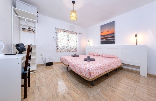 Tinajo Bed & Breakfast | Casa NoPasaNada: habitación La Gomera con baño privado exterior