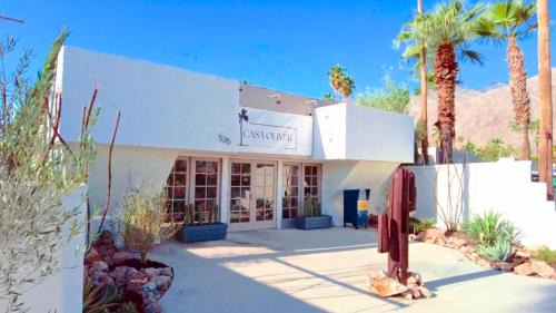 Warm Sands Hotel | Casa Oliver Hotel & Resort - A Men's Clothing Optional Resort in Palm Springs