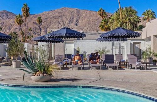 Warm Sands Hotel | Casa Oliver Hotel & Resort - A Men's Clothing Optional Resort in Palm Springs