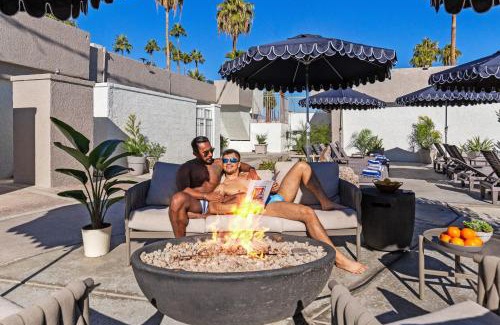 Warm Sands Hotel | Casa Oliver Hotel & Resort - A Men's Clothing Optional Resort in Palm Springs