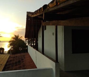 Sao Pedro da Aldeia House | Casa pé na areia - 4m da praia!