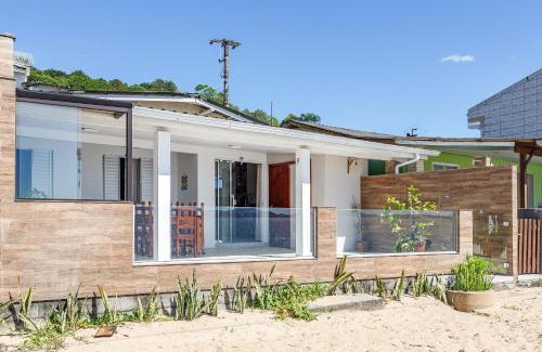 Biguacu House | Casa pé na areia SC