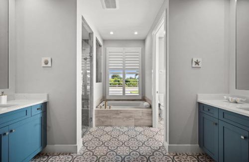 Marco Island Villa | Casa Palma - 5 Min to Beach, Heated Pool, Hot Tub, New Build