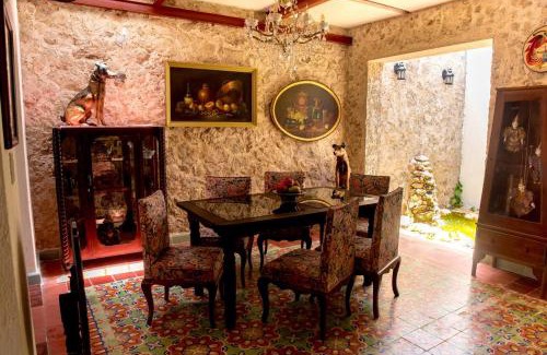 Barrio de Santiago House | Casa Palmas by Majikal B&B