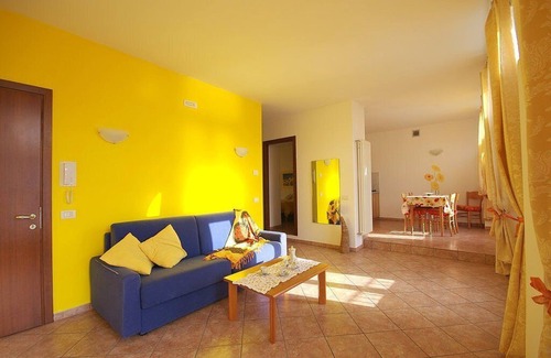 Azzano House | Casa Panorama Sei: A bright and cheerful apartment situated at a short distance from the shores of Lake Como, with Free WI-FI.