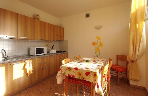 Azzano House | Casa Panorama Sei: A bright and cheerful apartment situated at a short distance from the shores of Lake Como, with Free WI-FI.