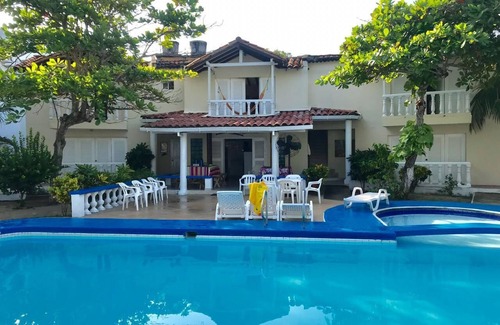 San Antero House | CASA PARA 25 PERSONAS EXCELENTE UBICACION CON PISCINA Y FRENTE AL MAR