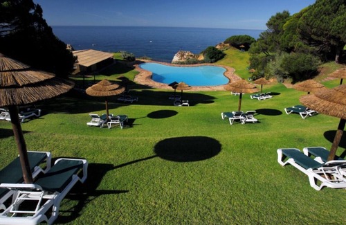 Prainha Ski Chalet | Casa Pastrano right on the beach and 3 communal pools