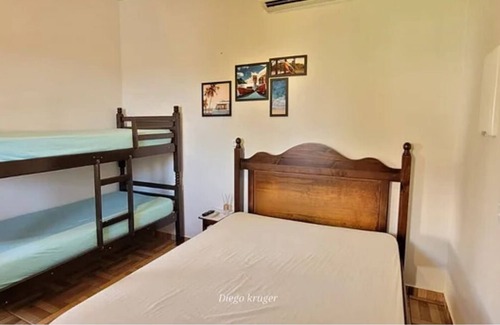 Foz do Iguacu Ski Chalet | Casa Perto das Cataratas: seu lar Para Quatro