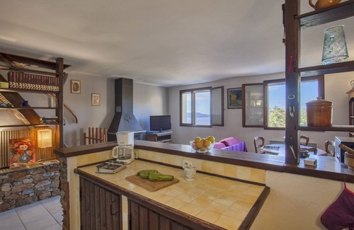 Farinole Apartment | Casa Pinzelli in the village of Farinole with sea view