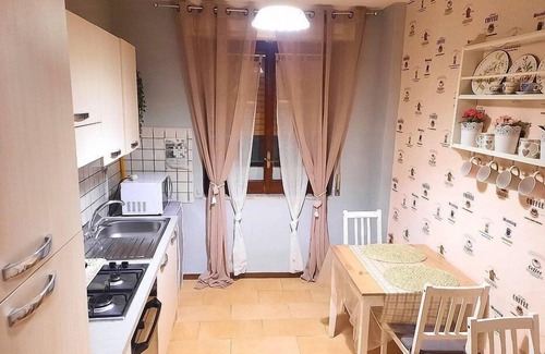Castellammare di Stabia Apartment | Casa Pistillo: A welcoming apartment situated in a central location, at a short distance from the beach, with Free WI-FI.