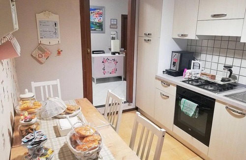 Castellammare di Stabia Apartment | Casa Pistillo: A welcoming apartment situated in a central location, at a short distance from the beach, with Free WI-FI.