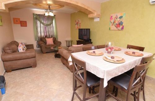 Primera Seccion House | Casa PortoBello - Intown home!