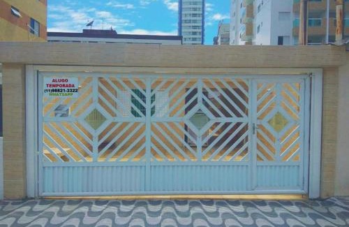 Tupi House | Casa Praia Grande WIFI 3dorm 2ban 2carr churrasq 400mts da praia Tupi
