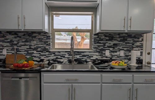 Mesilla Park House | Casa Preciosa 4-Bedroom house with inground Pool, WiFi, AC, and washing machine.