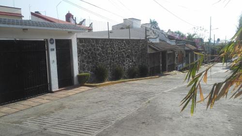 Cuernavaca House | Casa privada completa , para 8 personas para descanso y o trabajo tambien por habitacion con baño privado para 2 o 4 personas compartiendo areas comunes