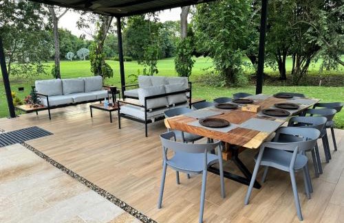 Ricaurte Villa | Casa Privada en Exclusivo Club Privado