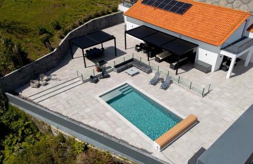 Ponta Delgada Villa | Casa Pura Vida