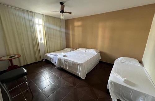 Goiania House | Casa Quintal Bueno! 5 quartos com ar split e internet ultra! Perto do melhor de Goiânia! Marista Parques Areião e Vaca Brava Hospital Premium Mater Dei Blue Fit Perdomo Goiânia Shopping!