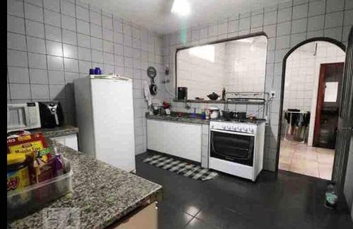Goiania House | Casa Quintal Bueno! 5 quartos com ar split e internet ultra! Perto do melhor de Goiânia! Marista Parques Areião e Vaca Brava Hospital Premium Mater Dei Blue Fit Perdomo Goiânia Shopping!