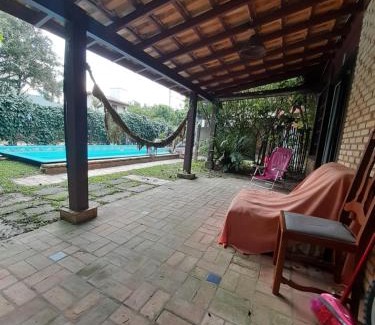 Garopaba House | Casa Rústica praia da Ferrugem próximo praia com piscina compartilhada