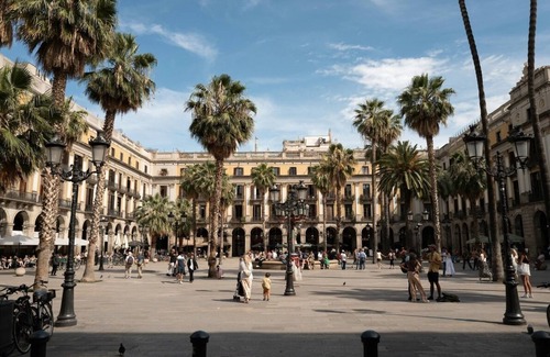 Ciutat Vella Apartment | Casa Real - Modern 2 BR With A/C Near Plaza Real.