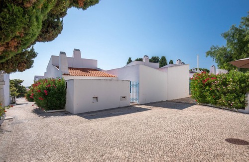Prainha Ski Chalet | Casa Realengo directly on the beach and 3 communal pools