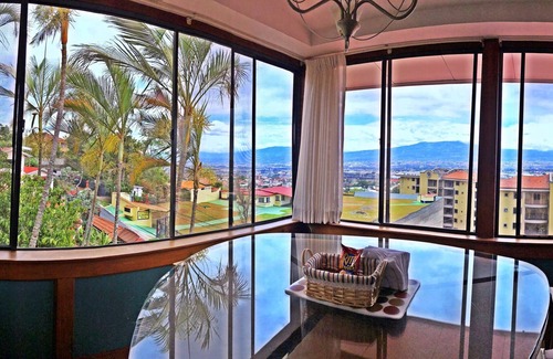 Escazu Apartment | Casa Reflejos City View