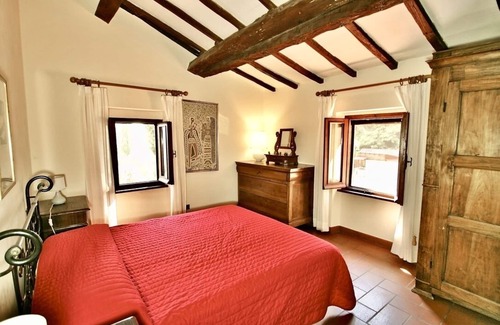 Umbertide Villa | Casa Riozzo. PRIVATE TENNIS, PRIVATE POOL, out/indoor kitchens, free wifi