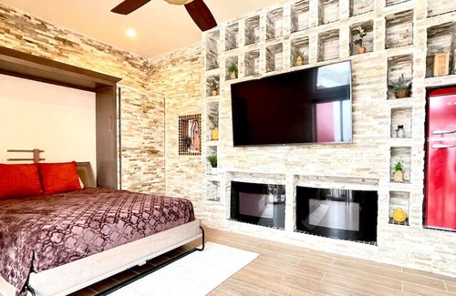 Costa de Oro House | Casa Roja - King Bed - 1block2beach - Las Playas