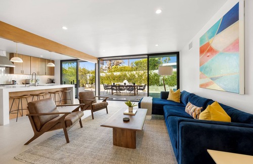 Sunmor House | Casa Roka: Groovy Mid-Century Indoor/Outdoor Lifestyle