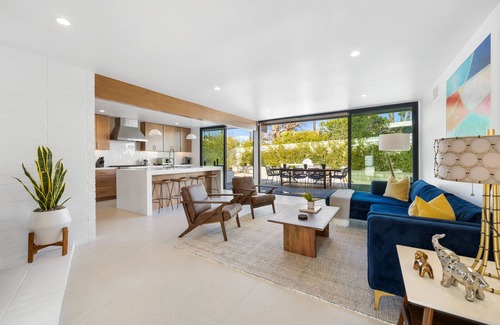 Sunmor House | Casa Roka: Groovy Mid-Century Indoor/Outdoor Lifestyle