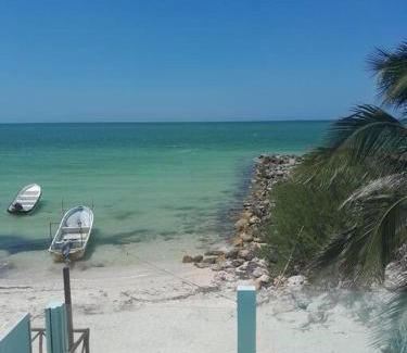 Puerto Yucalpeten House | Casa Rosa 2 bedroom beach fronted home with private pool
