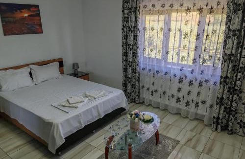 2 Mai House | CASA ROTARU