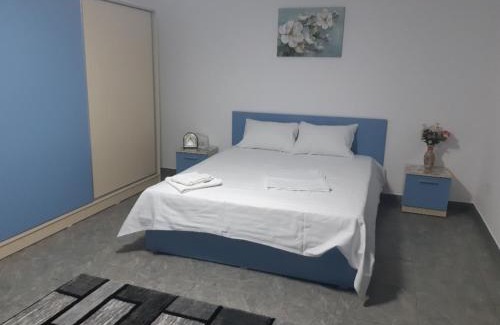 2 Mai House | CASA ROTARU